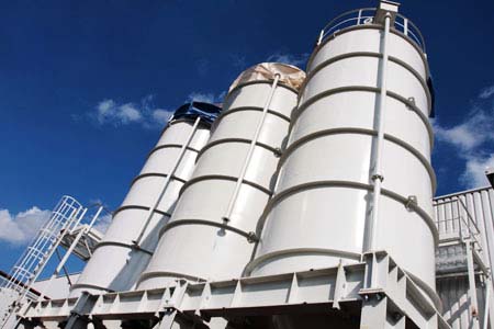 Silos and tanks